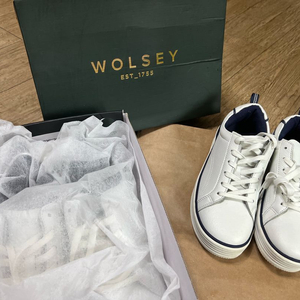 울시 화이트 스니커즈 커플