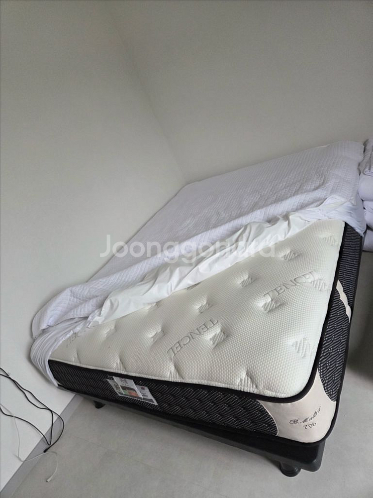 영국브랜드 BM Multra 침대 매트리스(상태 최상)--0