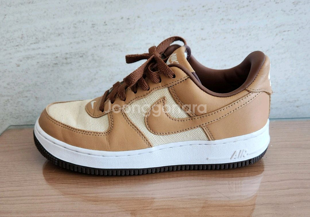 나이키 에어포스1 로우아콘 240사이즈--1