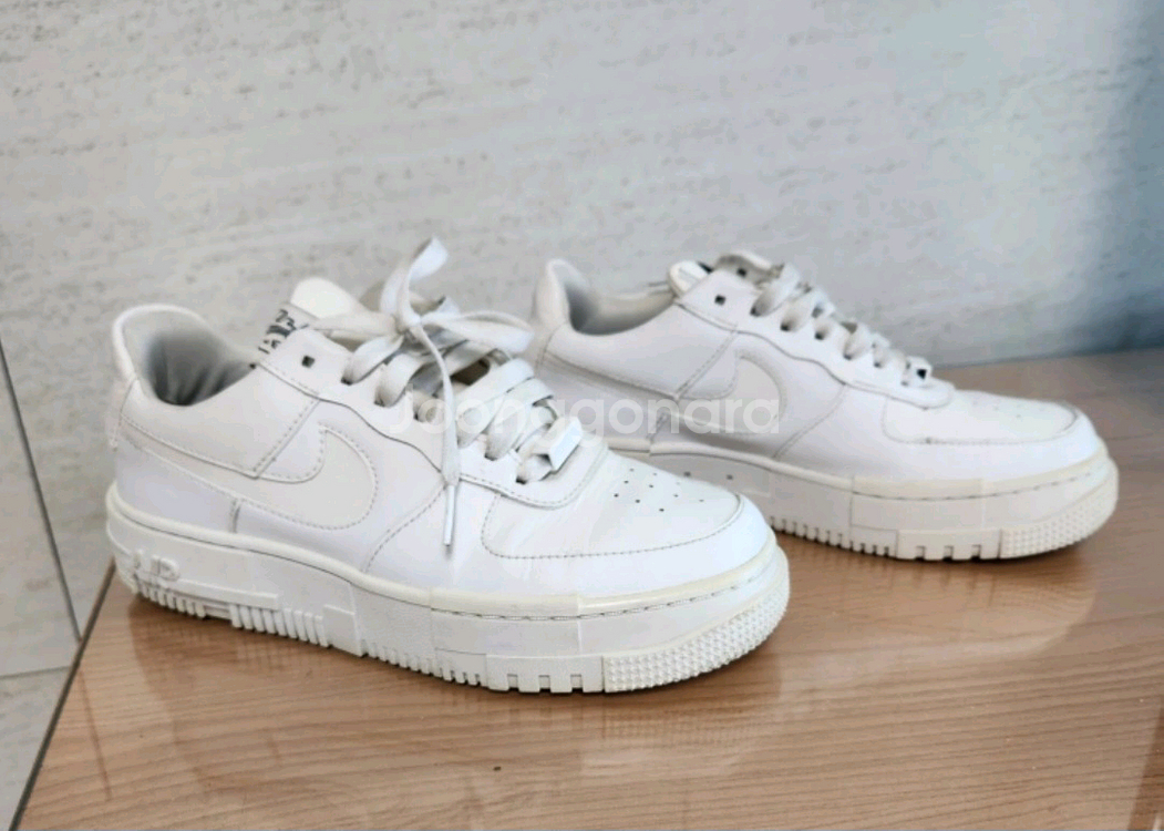 나이키 에어포스1 픽셀 화이트 240사이즈--0