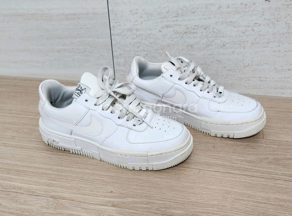나이키 에어포스1 픽셀 화이트 240사이즈--2