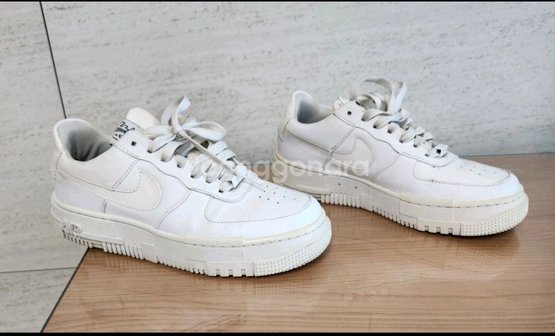 나이키 에어포스1 픽셀 화이트 240사이즈--3