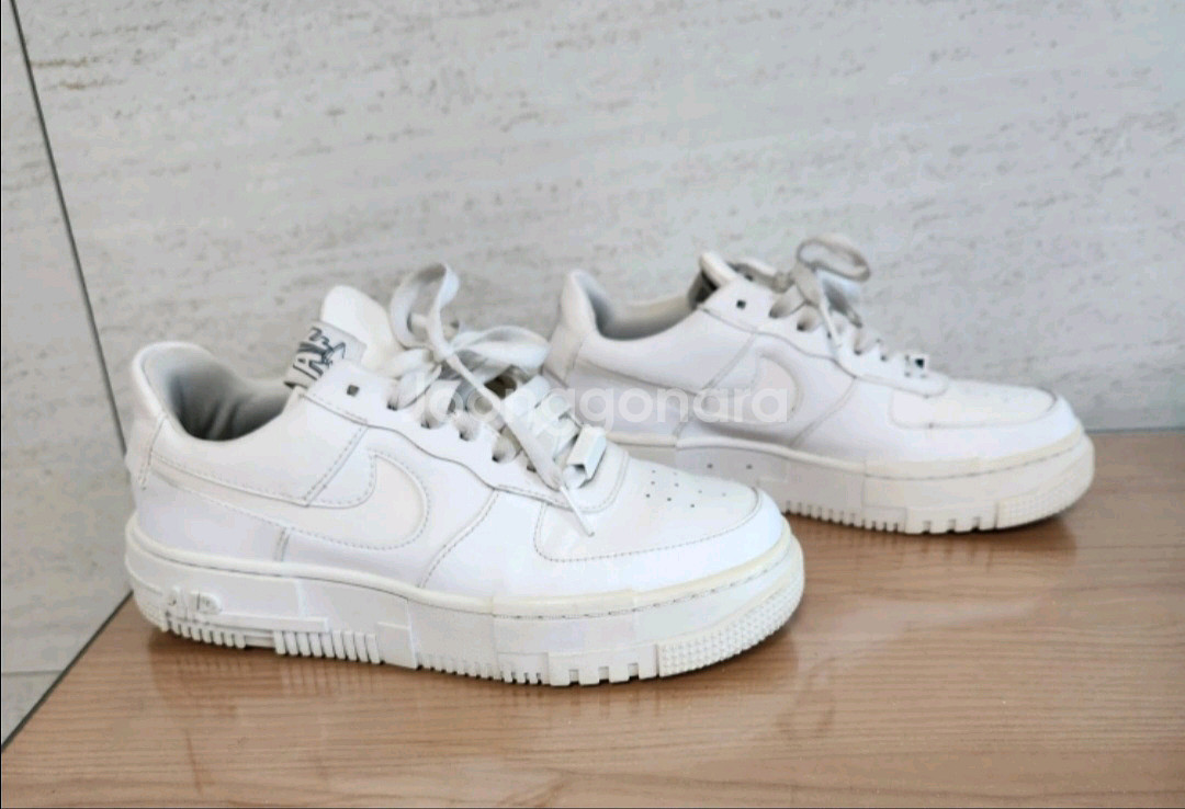 나이키 에어포스1 픽셀 화이트 240사이즈--1