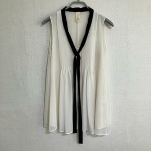 오즈세컨 타이 민소매 블라우스