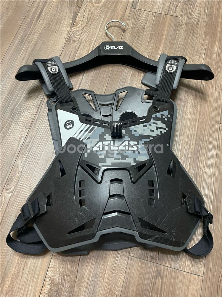 아틀라스 넥브레이스, 가슴보호대--1