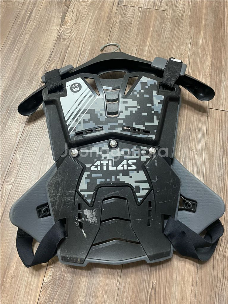 아틀라스 넥브레이스, 가슴보호대--2