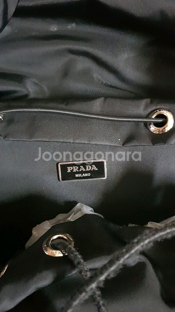 프라다 v135 백팩 팝니다--3