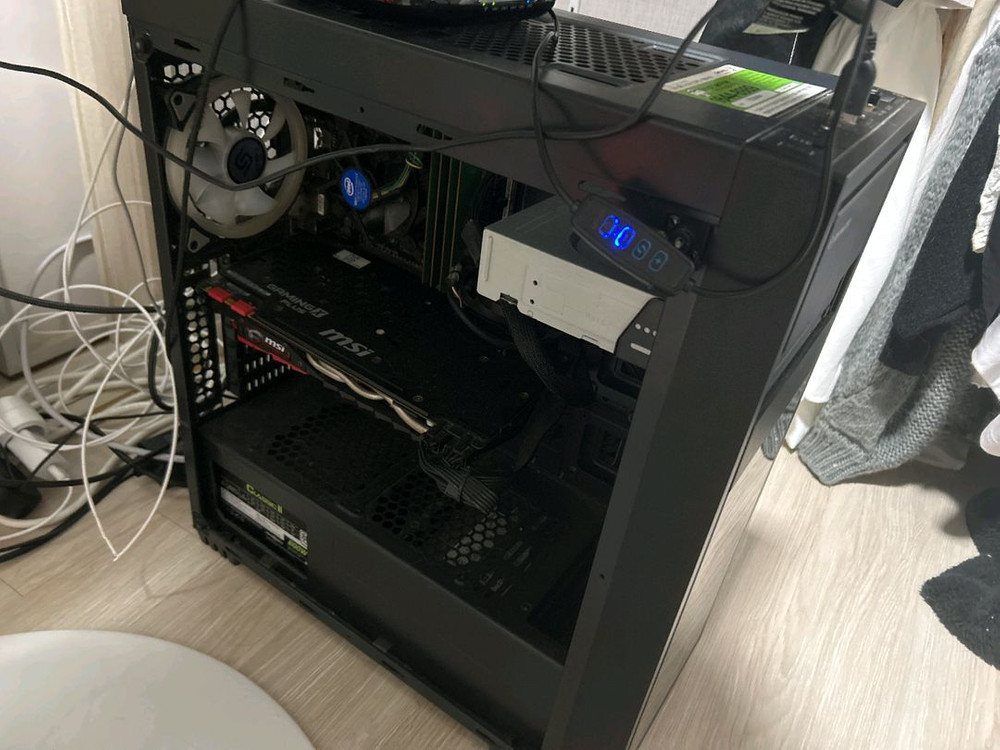 게임용 컴퓨터 본체,모니터 일괄로 판매합니다 저렴합니다--2