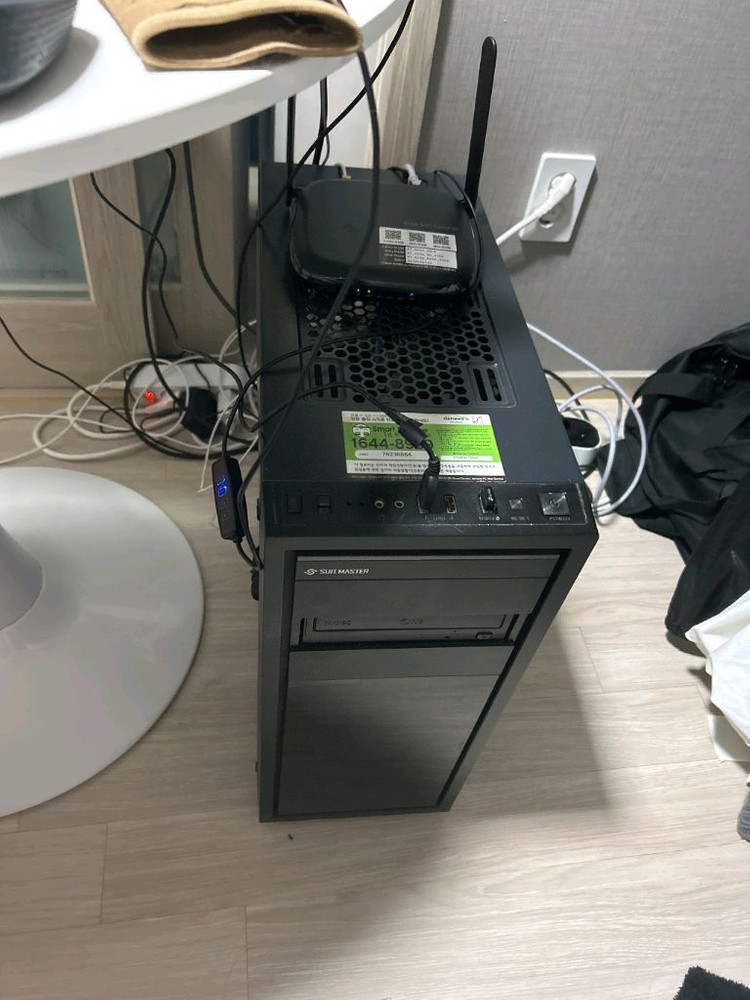 게임용 컴퓨터 본체,모니터 일괄로 판매합니다 저렴합니다--3