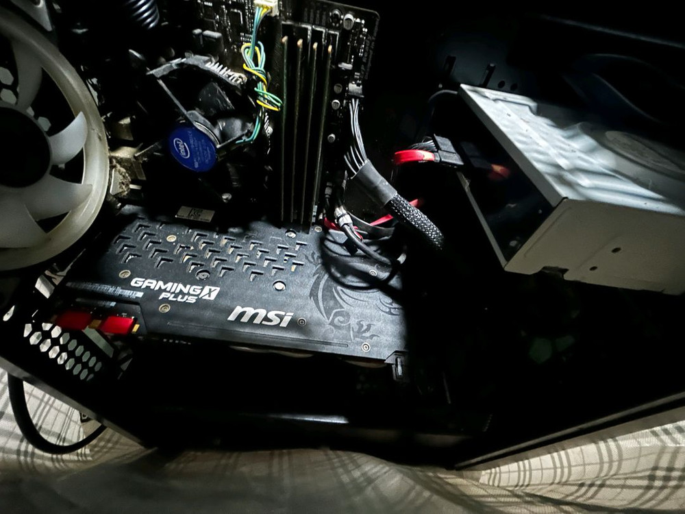 게임용 컴퓨터 본체,모니터 일괄로 판매합니다 저렴합니다--8