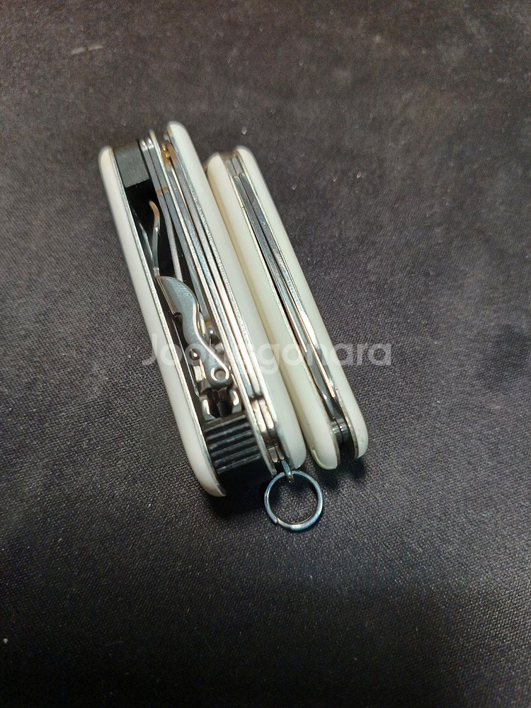 빅토리녹스 키체인 멀티툴 네일클립+클래식SD(화이트)--3