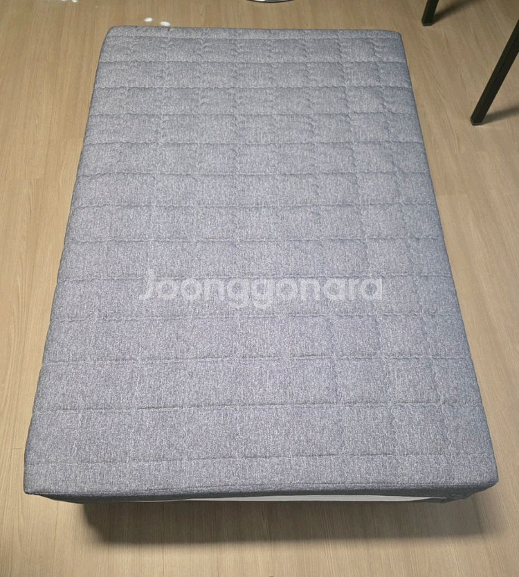 나혼자살림 3단 접이식 매트리스 새제품급 싱글 팝니다.--1