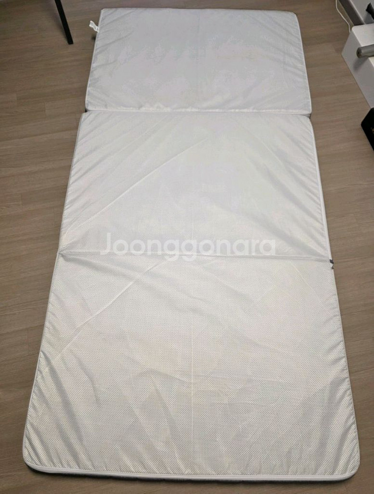 나혼자살림 3단 접이식 매트리스 새제품급 싱글 팝니다.--2