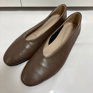 브슈 천연 소가죽 말랑한 쿠션 플랫 슈즈