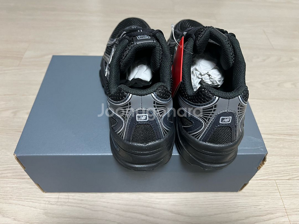 뉴발란스 740 블랙 실버 메탈릭 240,245 판매--2