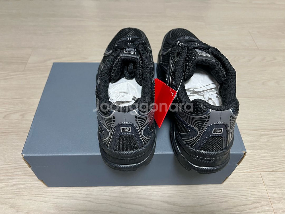 뉴발란스 740 블랙 실버 메탈릭 240,245 판매--6