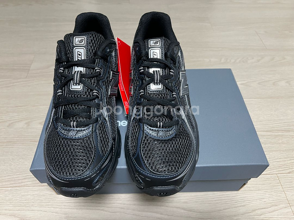 뉴발란스 740 블랙 실버 메탈릭 240,245 판매--4