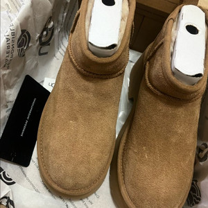 UGG 어그부츠 클래식울트라미니뉴하이 6사이즈
