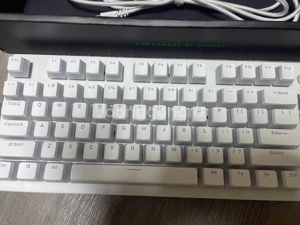 레이저 헌츠맨v3 pro 화이트 tkl 판매합니다.--1