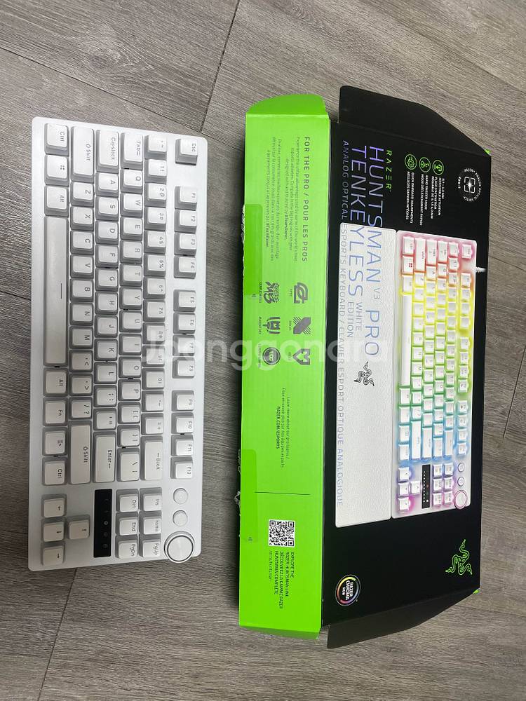 레이저 헌츠맨v3 pro 화이트 tkl 판매합니다.--2