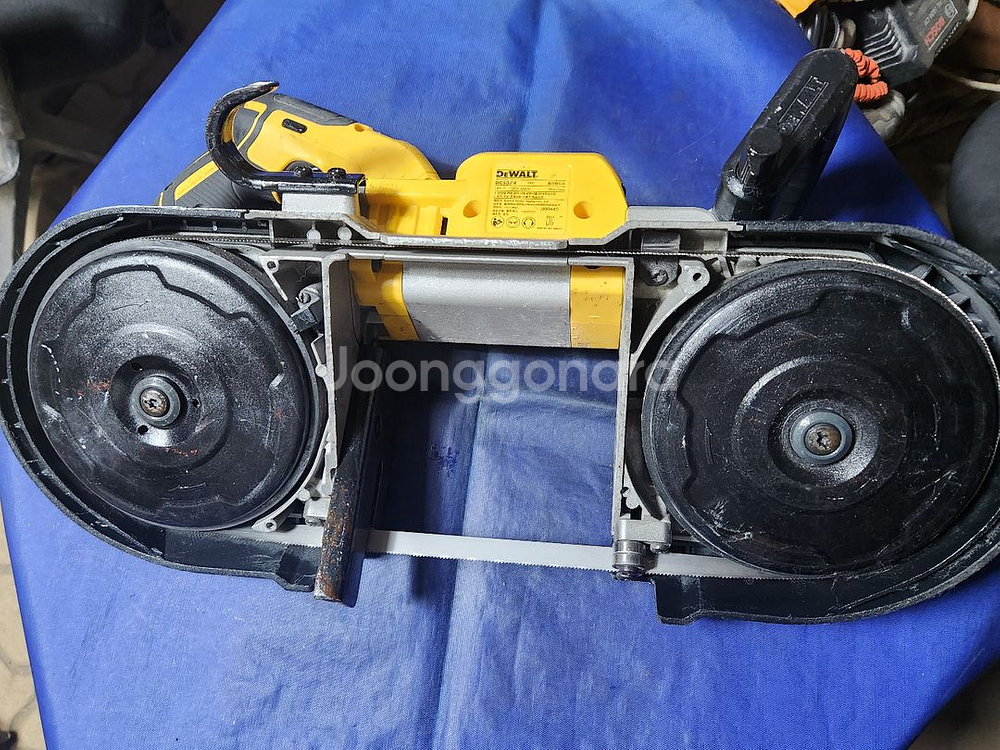 디월트 18v 충전밴드쏘 DCS374 본체 팝니다--1
