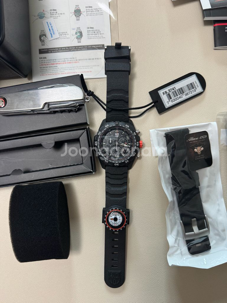 루미녹스 베어그릴스 시계 풀박스 판매--2