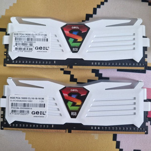 DDR4 8GB GEIL RAM 2개 판매합니다