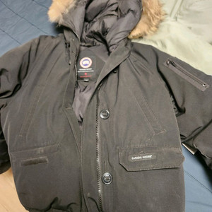 캐나다구스칠리왁블랙 L 사이즈팝니다