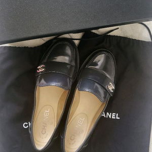 샤넬 로퍼 블랙 37C