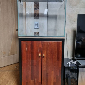 아쿠아가든 2자광폭 수조 어항 다이 세트 팝니다