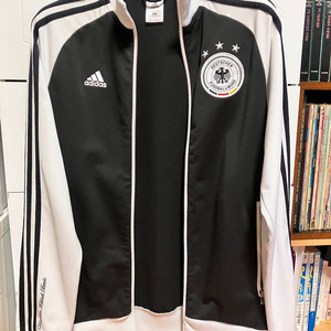 아디다스 독일져지 축구대표팀 트랙탑 판매합니다.~!