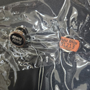 미우미우에나멜 메탈 귀걸이(정품 미사용)