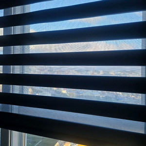 부산 블루톤 콤비 블린인드팝니다.