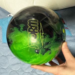 스톰 인텐스 15P 볼링공 팝니다.