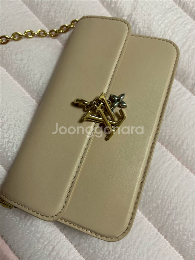 루이비통 체인 온 월릿 블룸 가방 팝니다(백화점 정품)--1