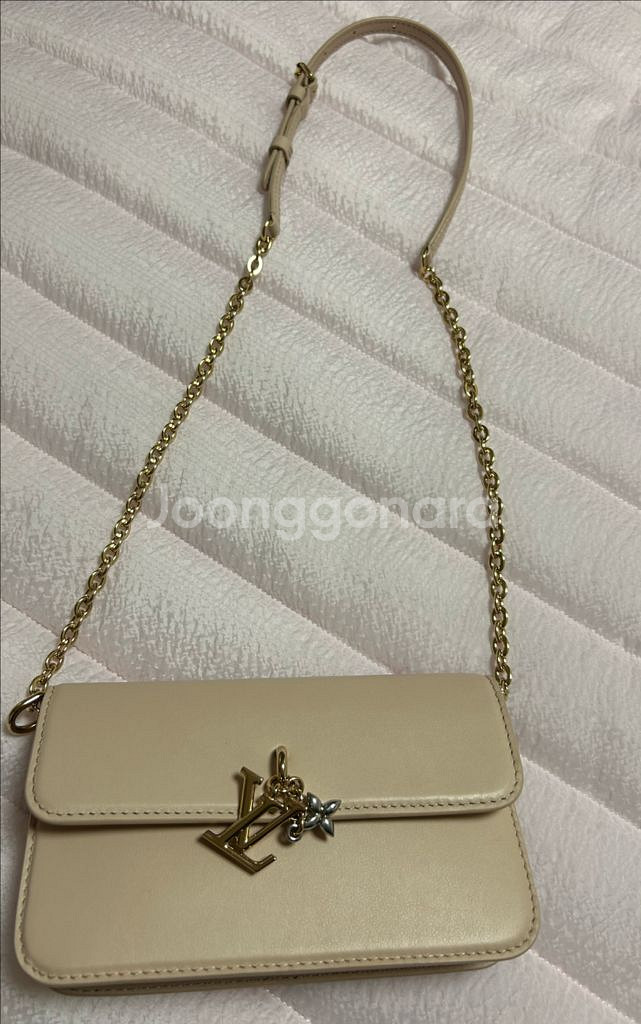 루이비통 체인 온 월릿 블룸 가방 팝니다(백화점 정품)--5