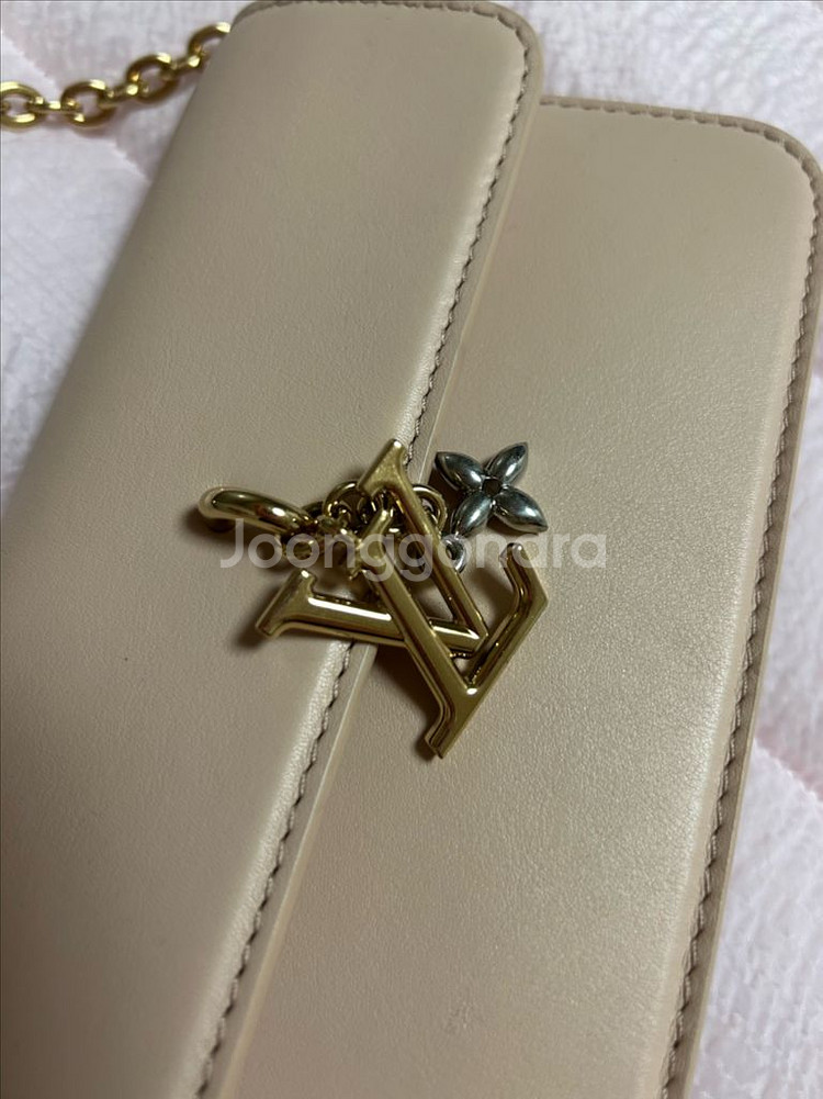 루이비통 체인 온 월릿 블룸 가방 팝니다(백화점 정품)--2