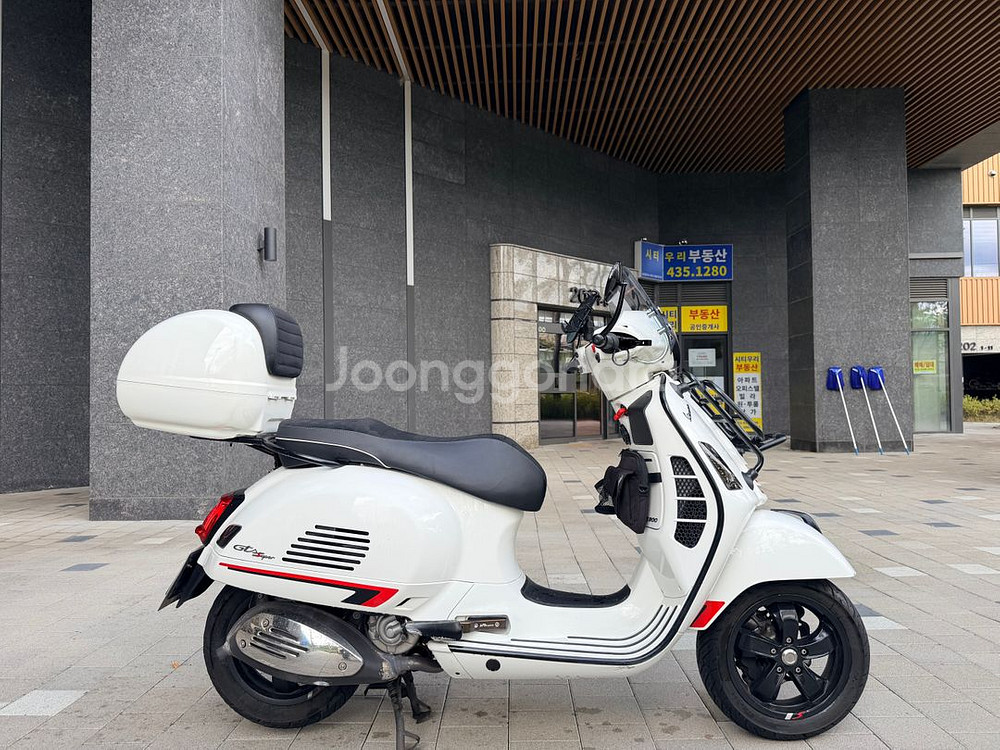 베스파 gts300 2020년식 블랙 에디션 (흰)--1