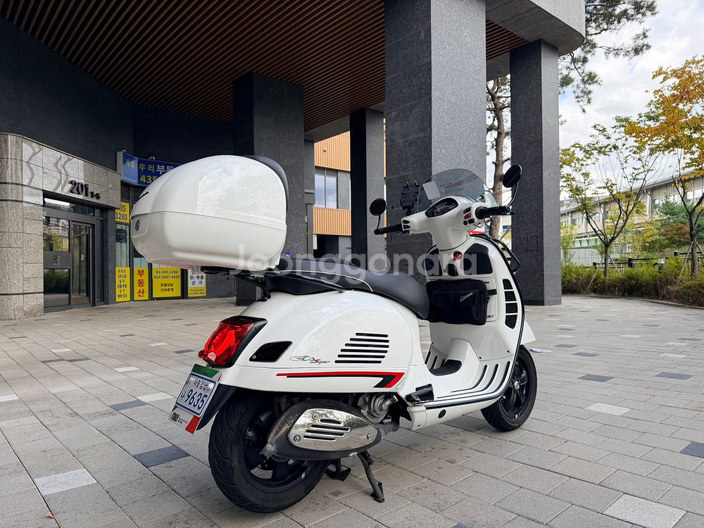 베스파 gts300 2020년식 블랙 에디션 (흰)--2
