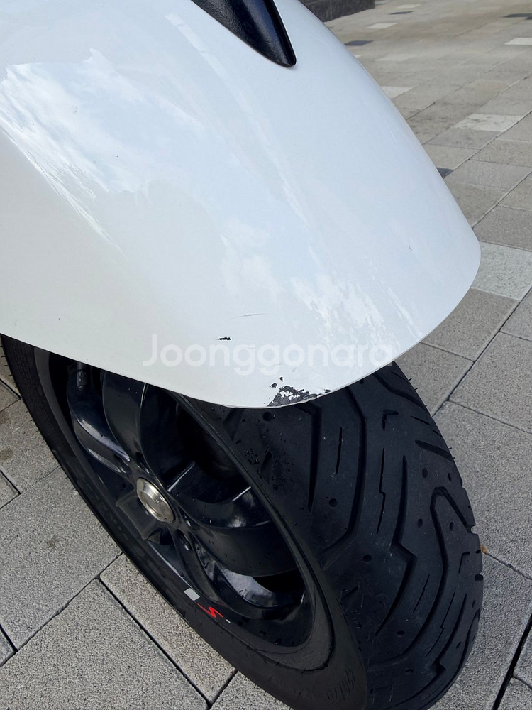 베스파 gts300 2020년식 블랙 에디션 (흰)--9