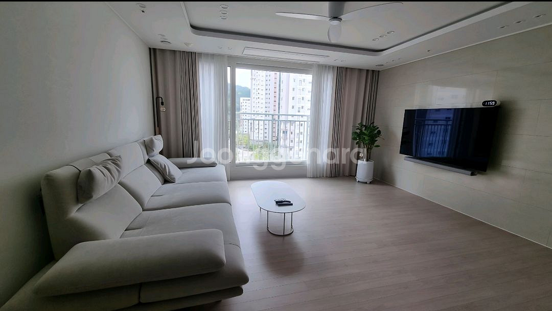 에싸 윌든 4인용 카시미라 패브릭 소파--1