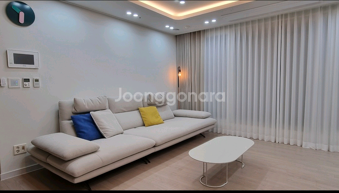 에싸 윌든 4인용 카시미라 패브릭 소파--0