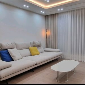 에싸 윌든 4인용 카시미라 패브릭 소파