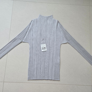 플리츠플리즈 하이넥 베이직 라이트그레이 4사이즈 새상품