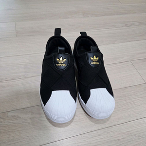 아디다스 슈퍼스타 슬립온 220사이즈