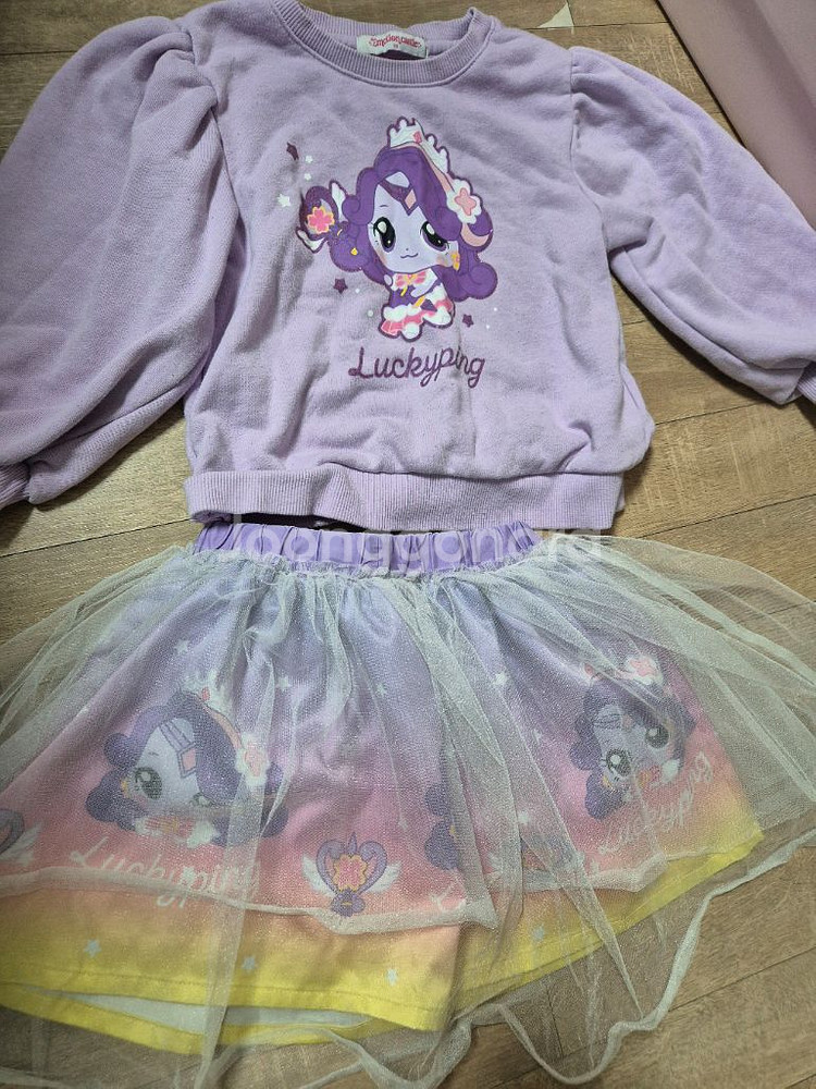 럭키핑, 꾸래핑 맨투맨 + 샤스커트 110--0