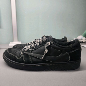 트래비스 스캇 조던 블랙팬텀