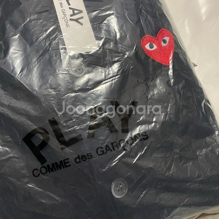 [새상품/정품] 꼼데 가디건 플레이라인 레드 와펜--1