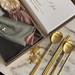 [새제품] 금도금 수저 젓가락 세트 (거북이받침 포함)
