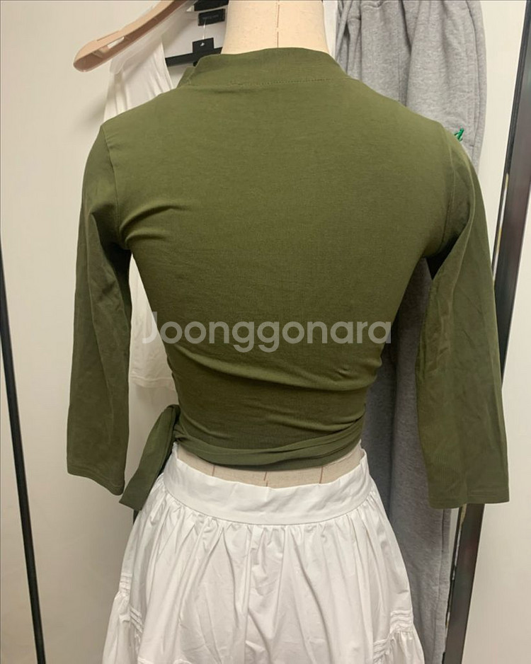 배드블러드 랩 크롭 긴팔 티셔츠 카키색 랩가디건 필라--4
